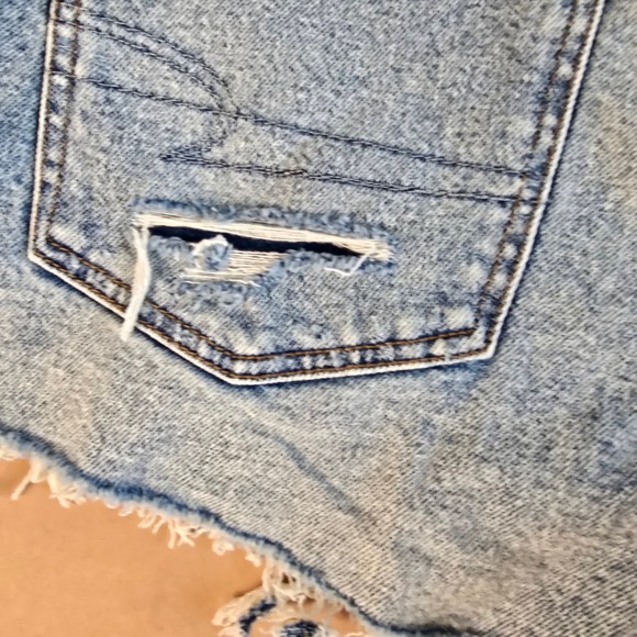 American Eagle Strigid High Rise Distressed Denim Shorts Light Wash Blue Size 6 - Picture 15 of 16